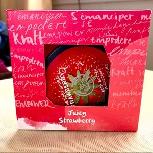 The Body Shop Strawberry Skincare Set